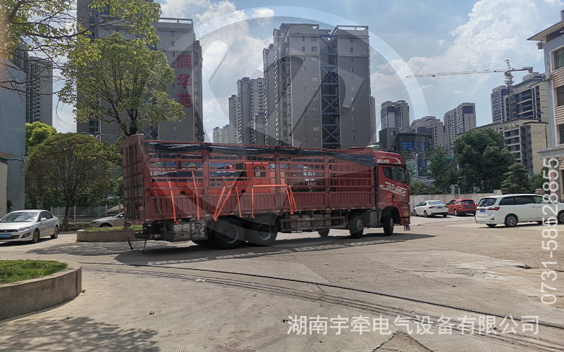一批12噸鋰電池礦山電機(jī)車(chē)發(fā)往某金礦